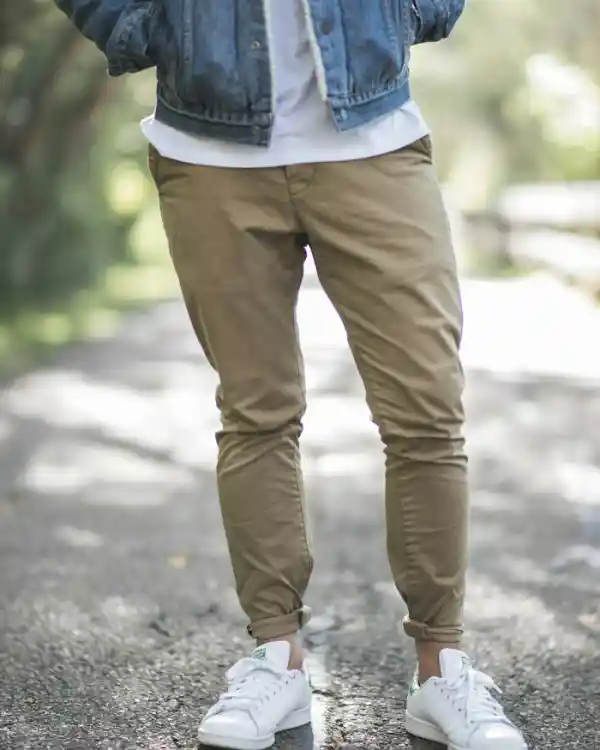 Relaxed Tapered Pleated Chino Pants